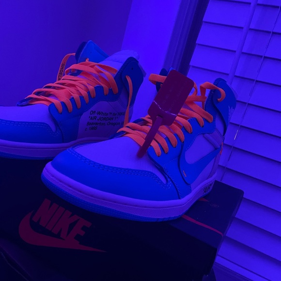Off White x Jordan 1 UNC Size 11 main image 16